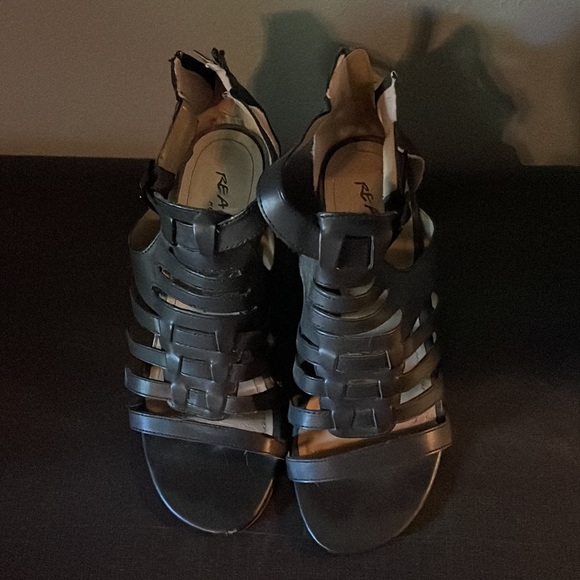 Reaction by Kenneth Cole black wedges in size 7 - Picture 2 of 3